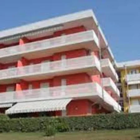 Beautiful One-bedroom With Terrace In Apartment *