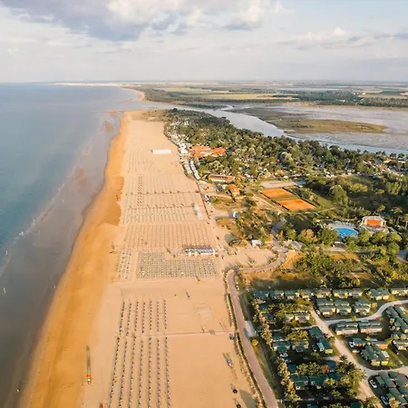 Beautiful One-bedroom With Terrace In Apartment Bibione