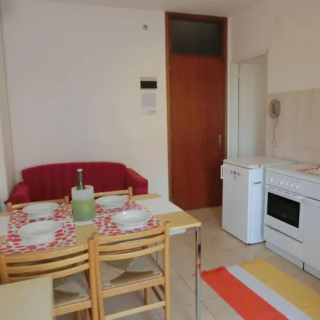 דירה Adorable Flat With Terrace In - Beahost